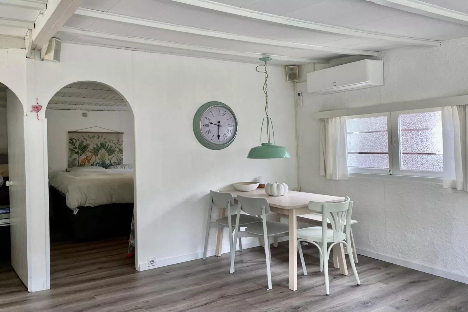 Campanula 173-Dining room