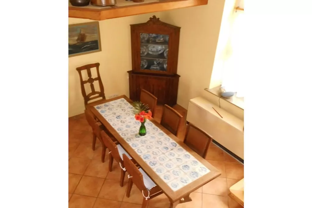 242258-Dining room
