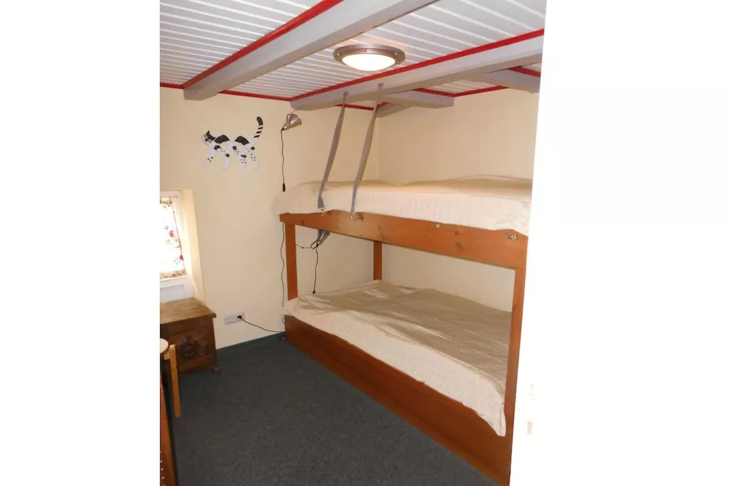 242258-Bedroom