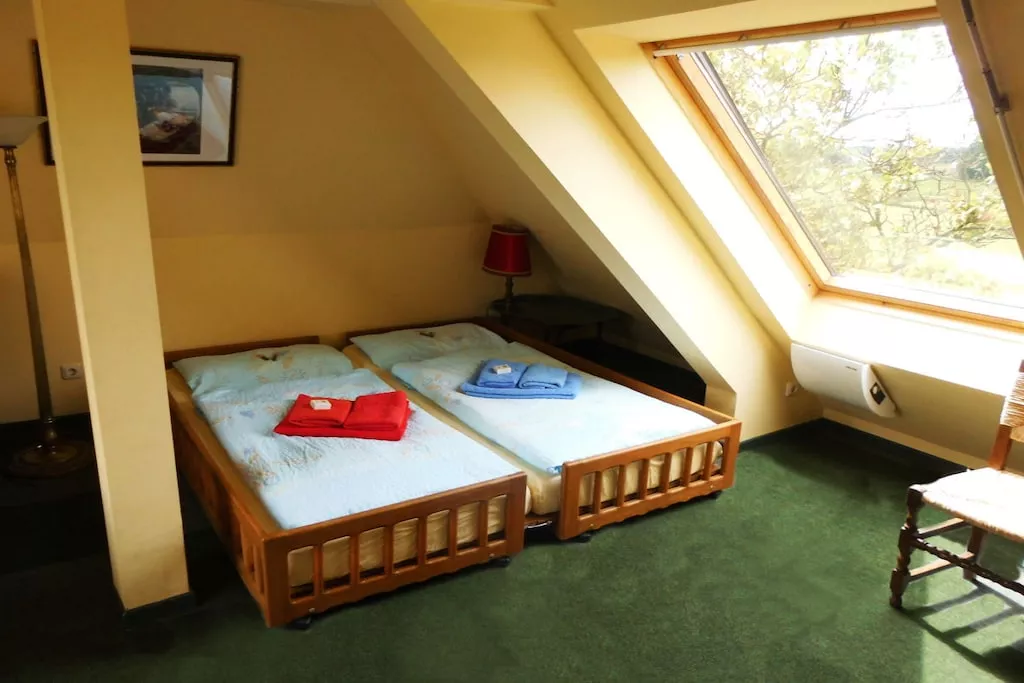 242258-Bedroom