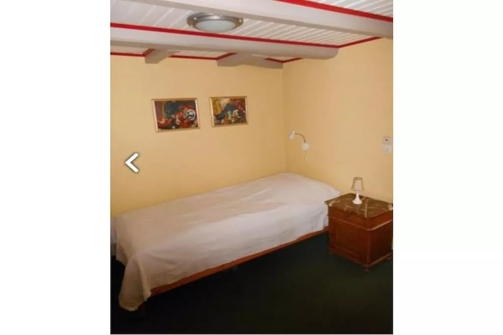 242258-Bedroom