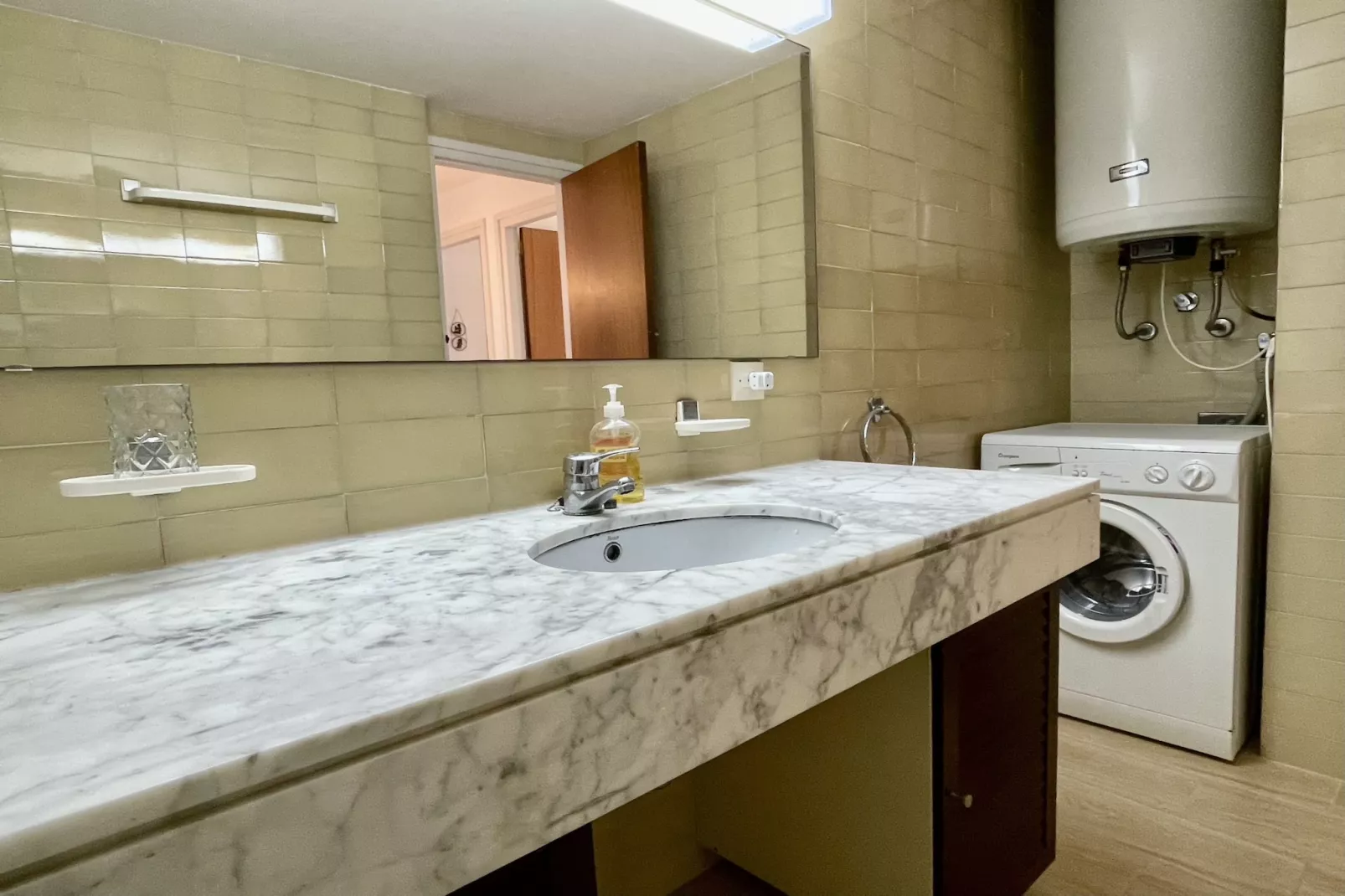 PUIG PADRO 14 1-1-Badezimmer