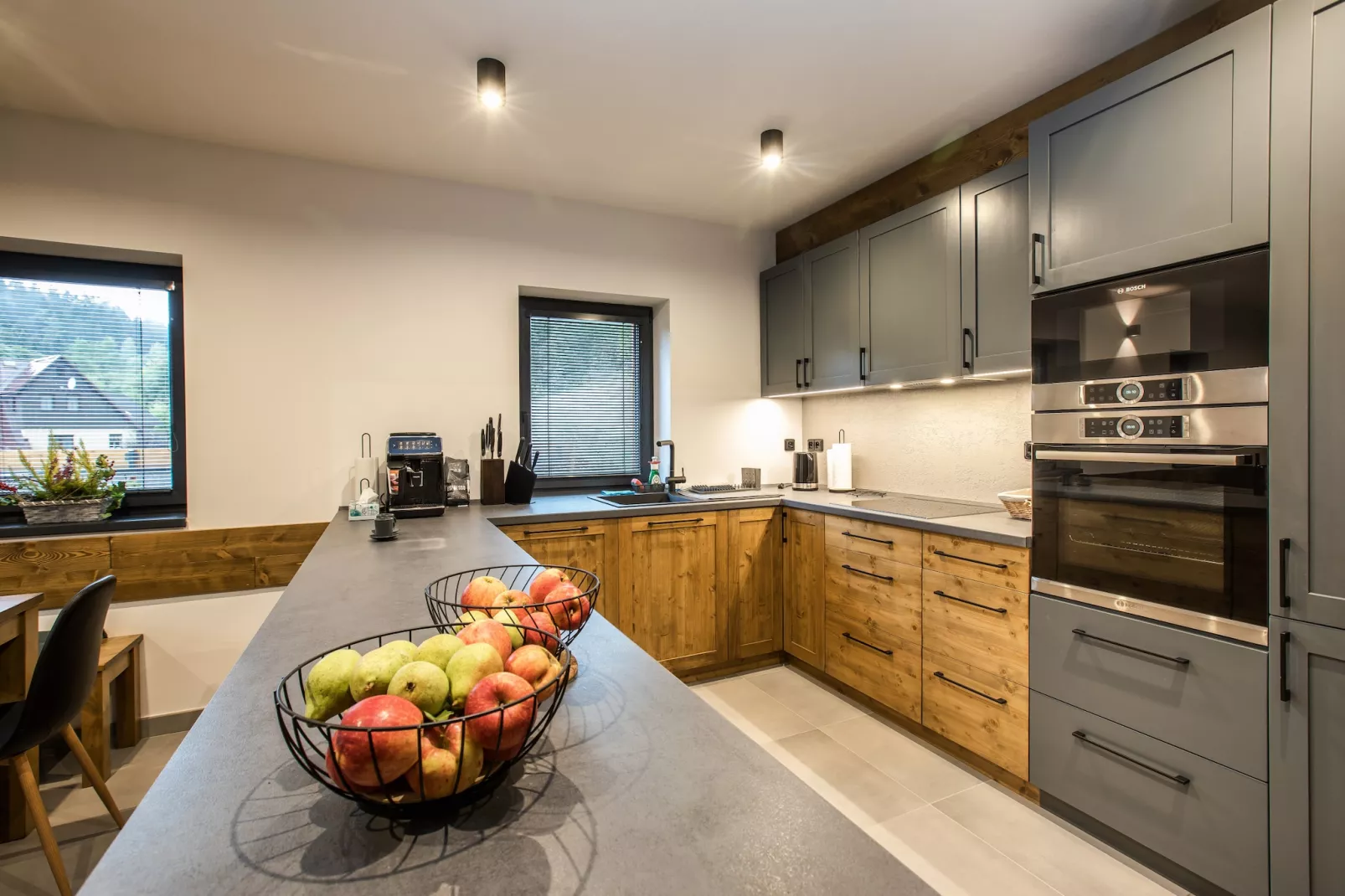 Mountain Chalet LBH027-Kitchen