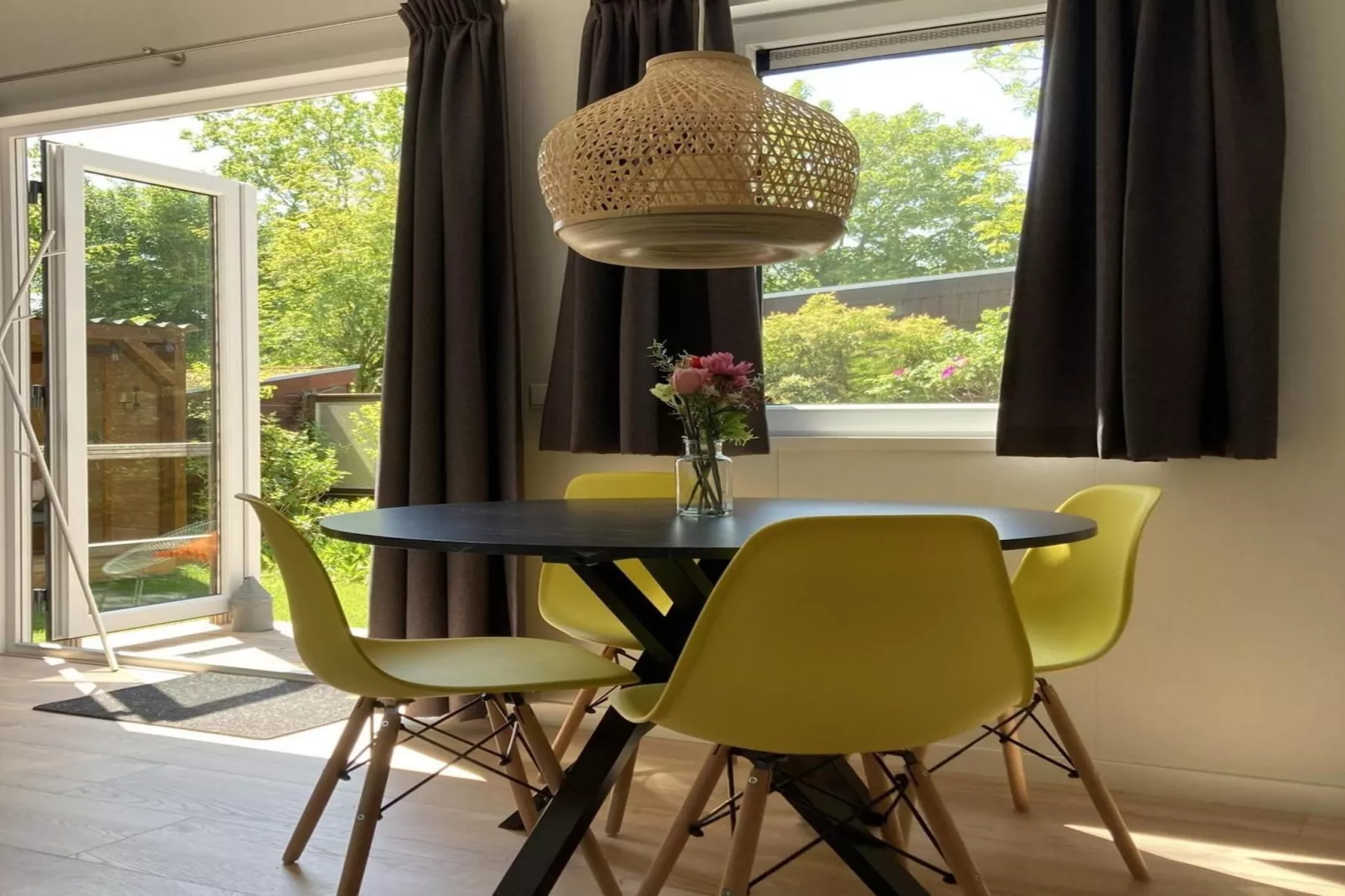 Campanula 225-Dining room