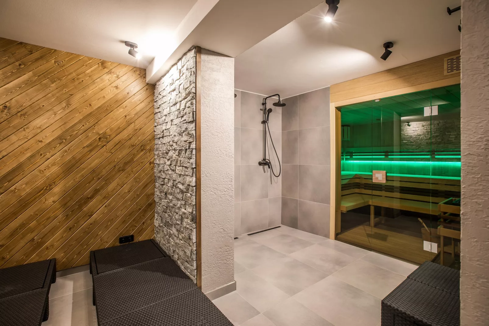Mountain Chalet LBH027-Bathroom
