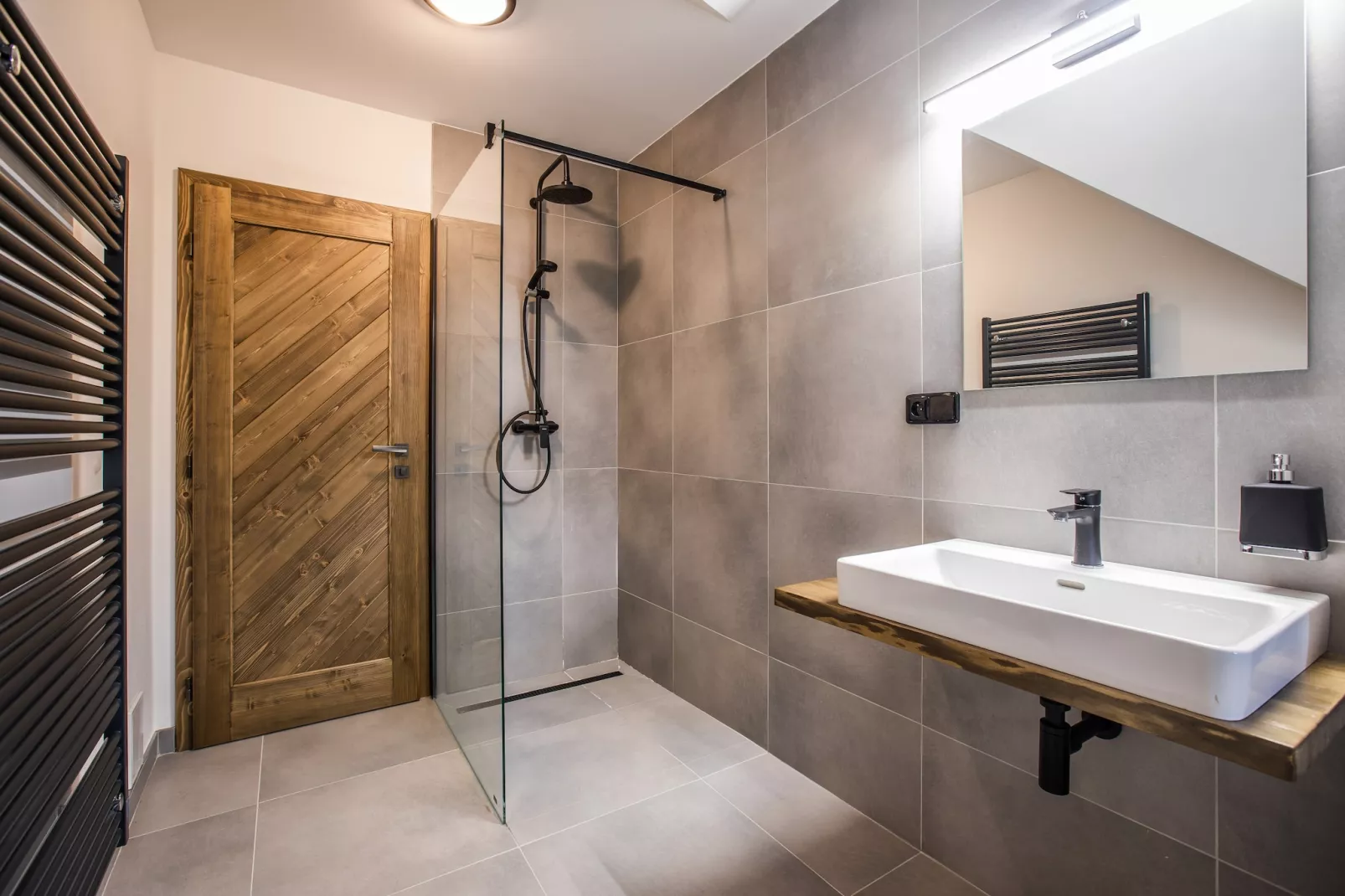 Mountain Chalet LBH027-Bathroom