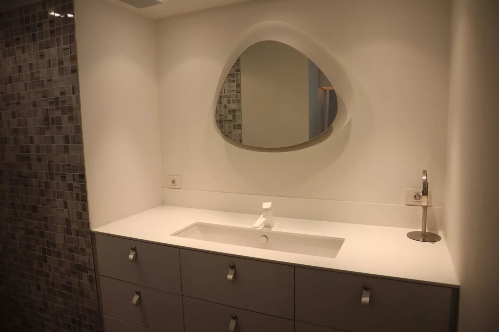 SCORPIO BI 201-Bathroom