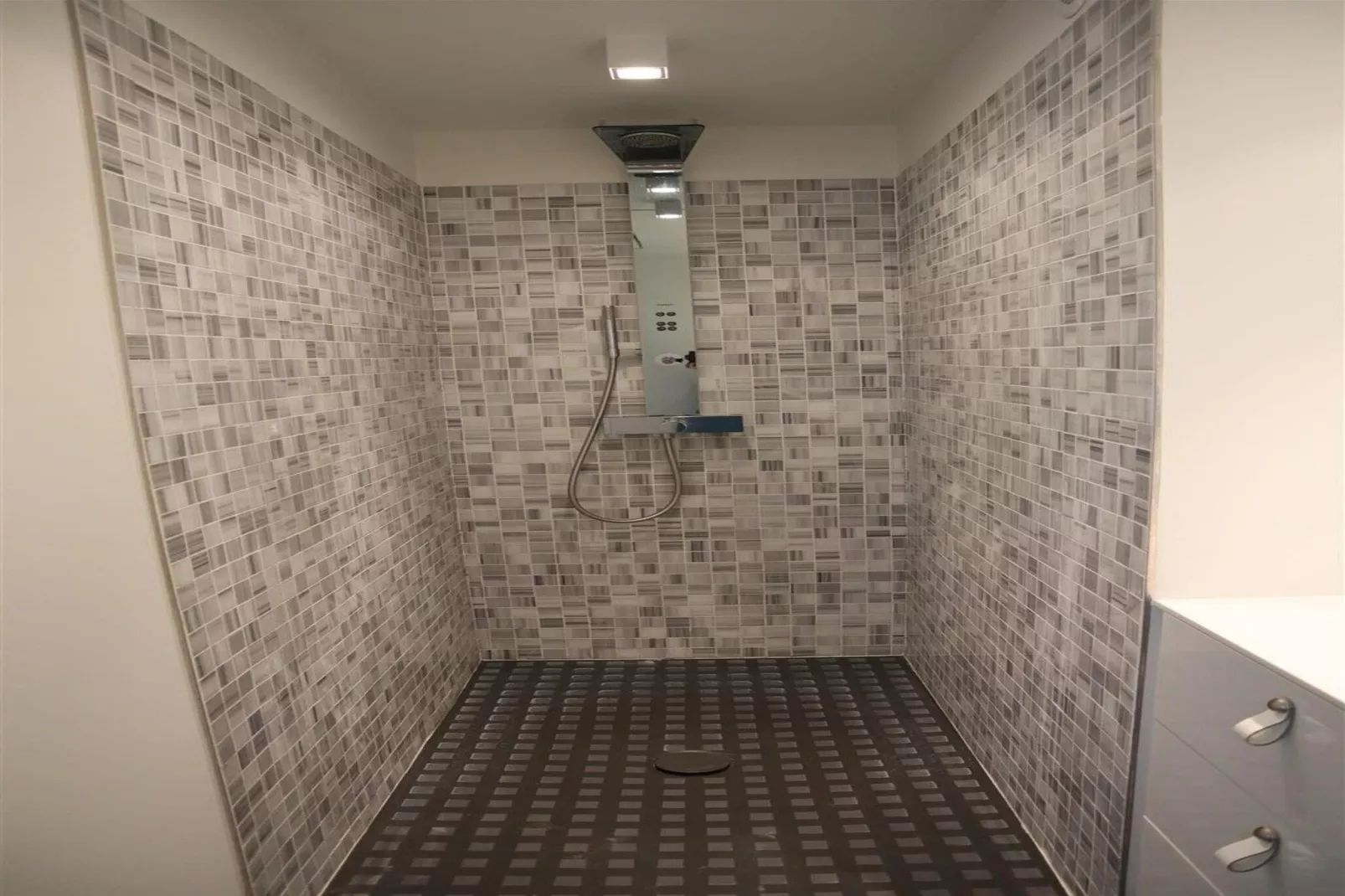 SCORPIO BI 201-Bathroom
