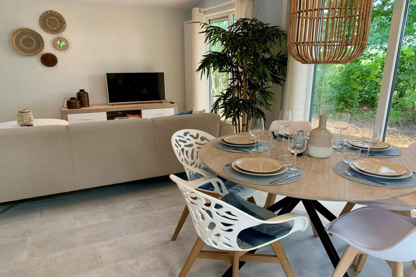 Campanula 136-Dining room