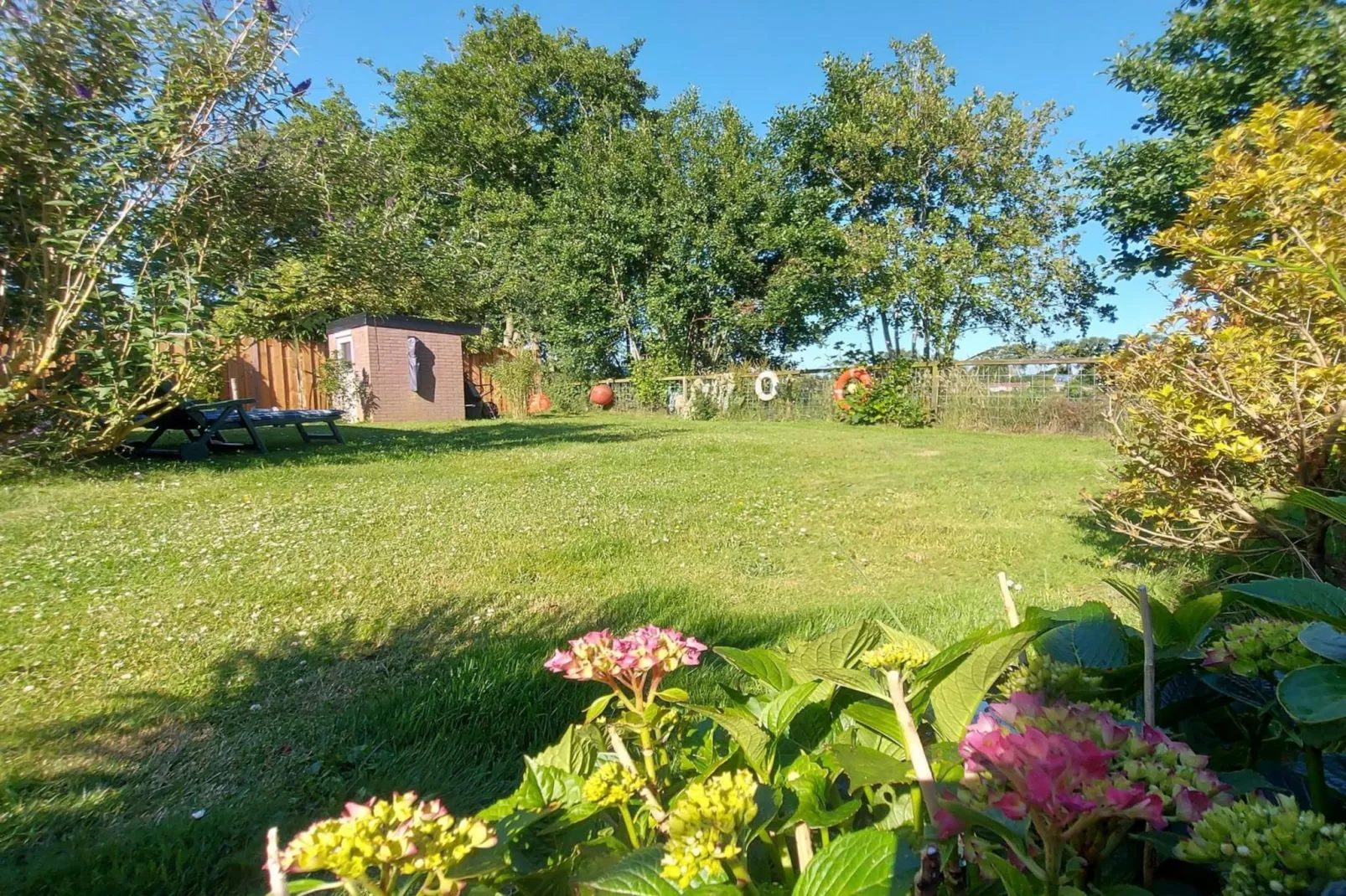 Eureka 073-Gardens summer