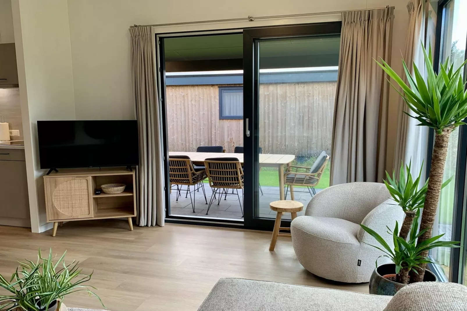 Campanula 224-Living room