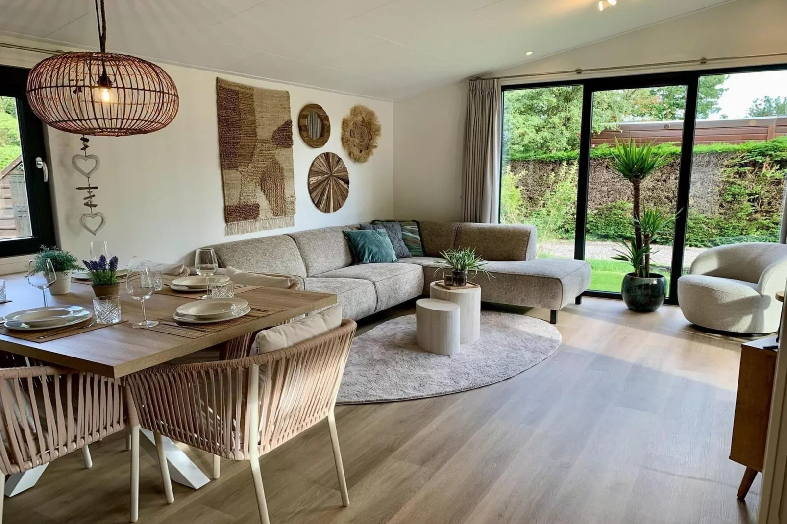 Campanula 224-Living room