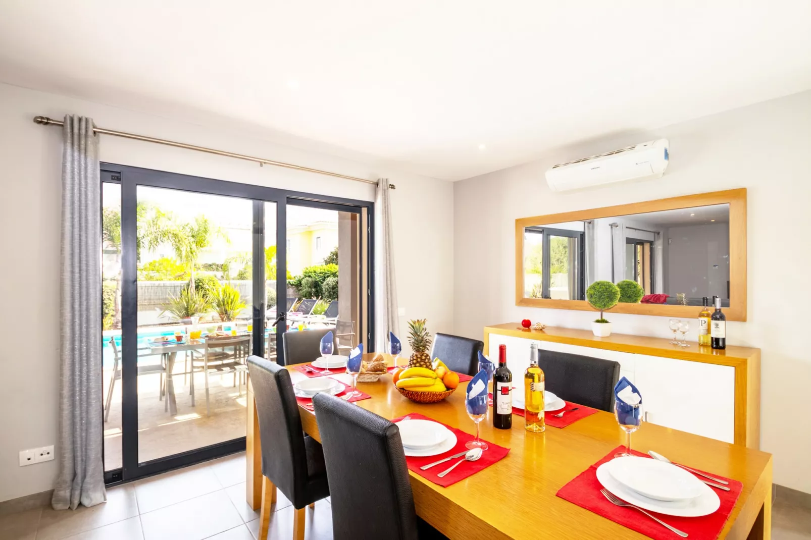Villa Copacabana-Dining room