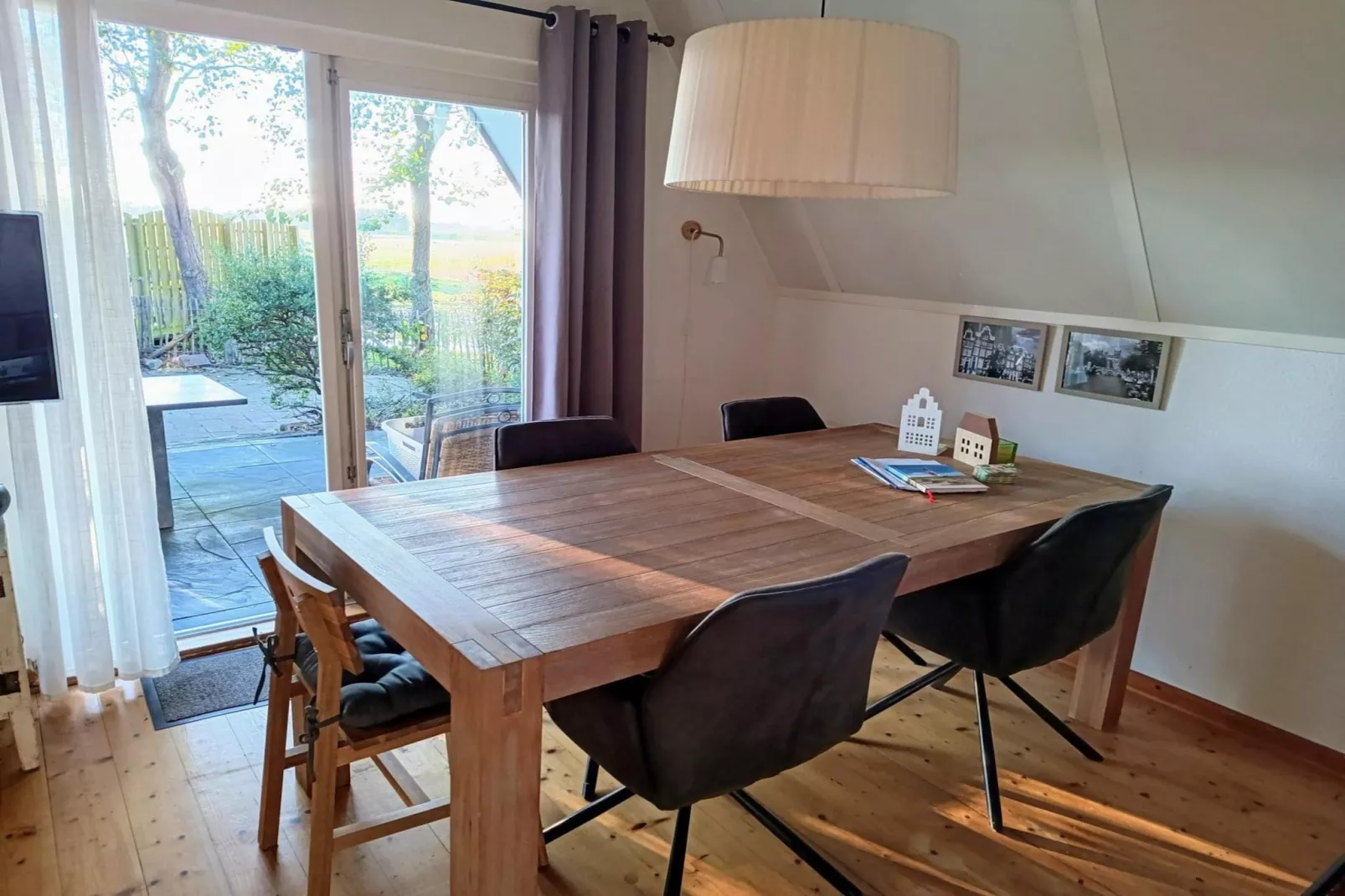 Vogelvrij 3-Dining room