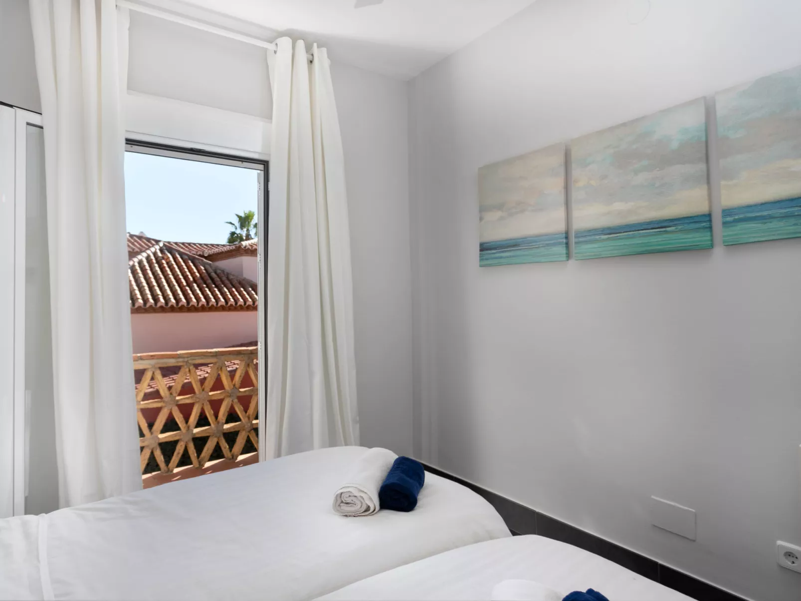 First Line Marbella Beach-Inside