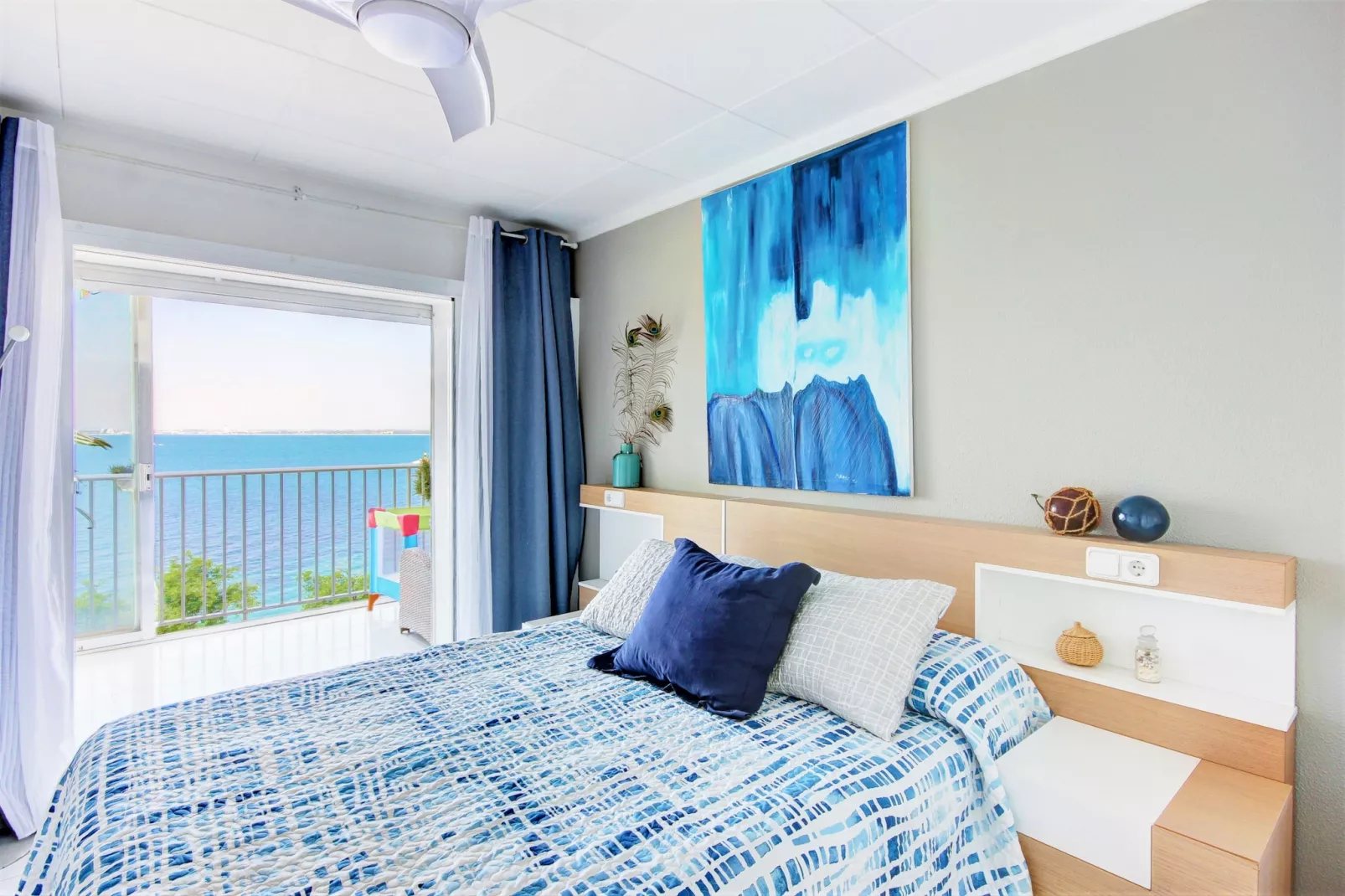STA. MONICA 3A Roses-Chambre