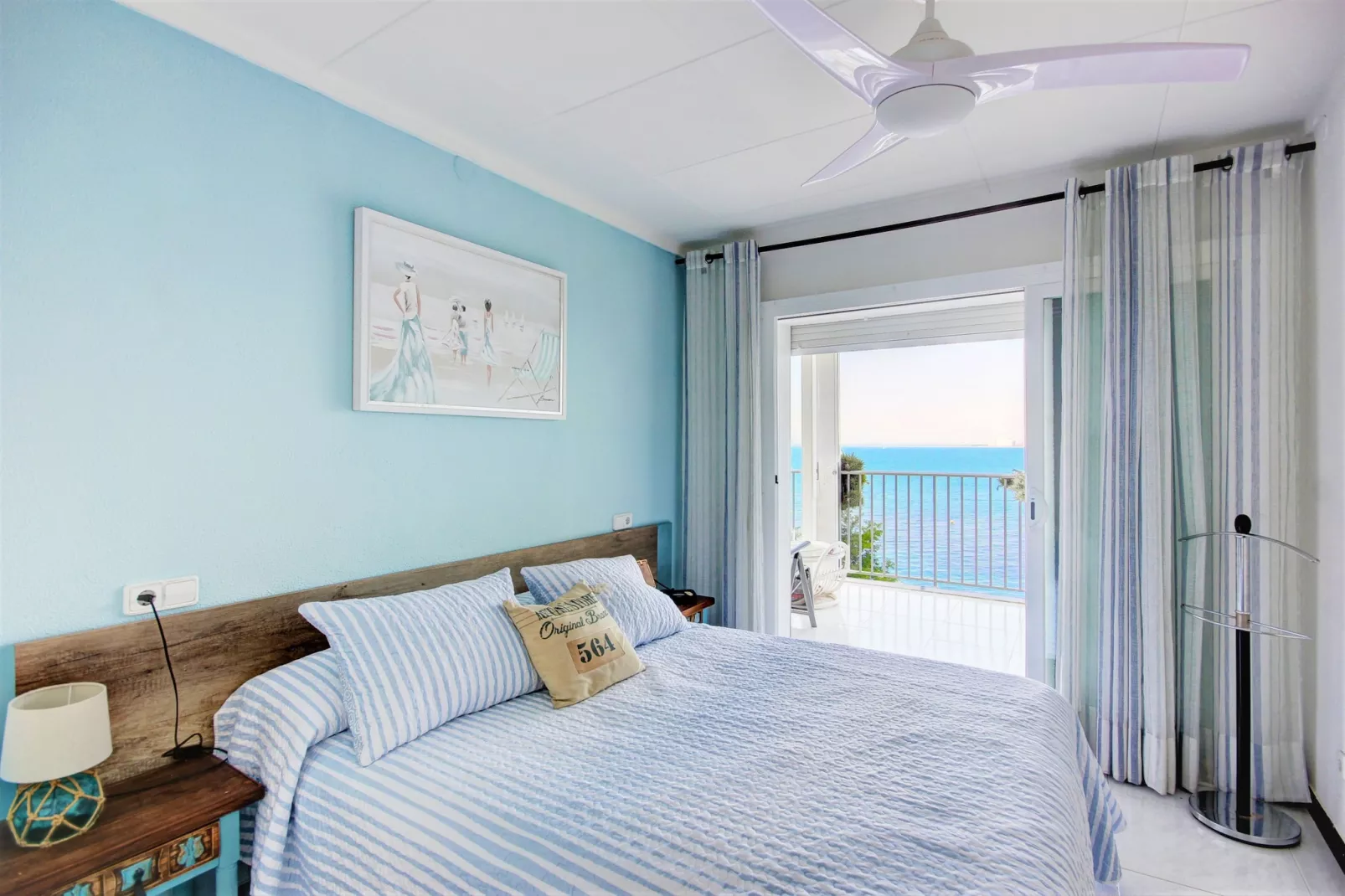 STA. MONICA 3A Roses-Chambre