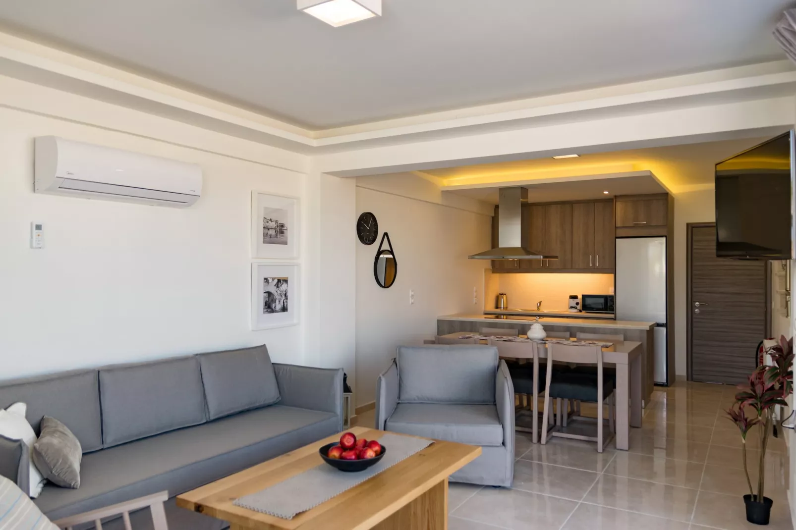 Blue Oyster Beach 3-Living room