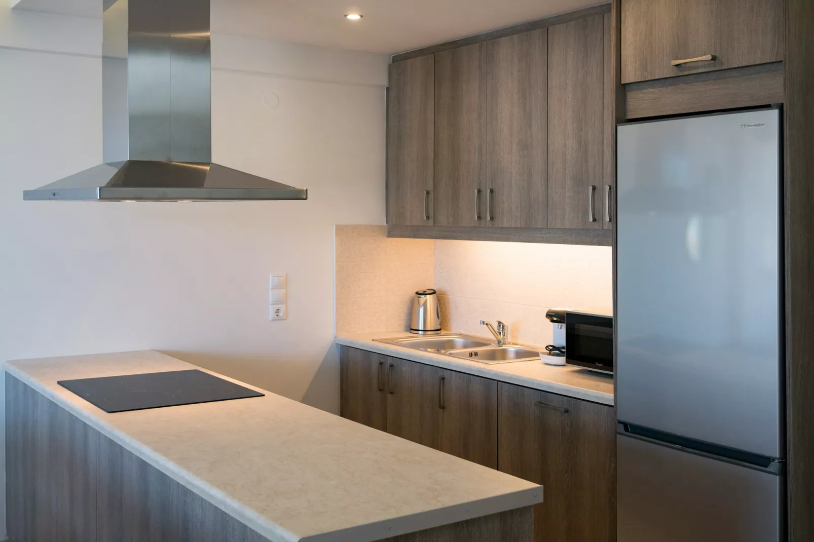 Blue Oyster Beach 3-Kitchen