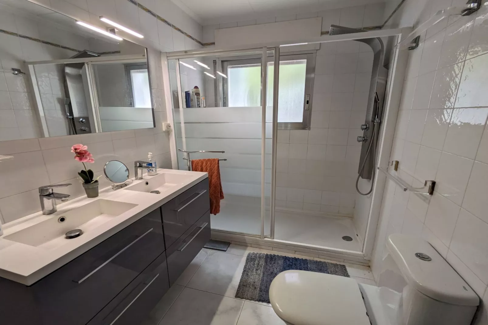 STA. MONICA 3A Roses-Salle de bain