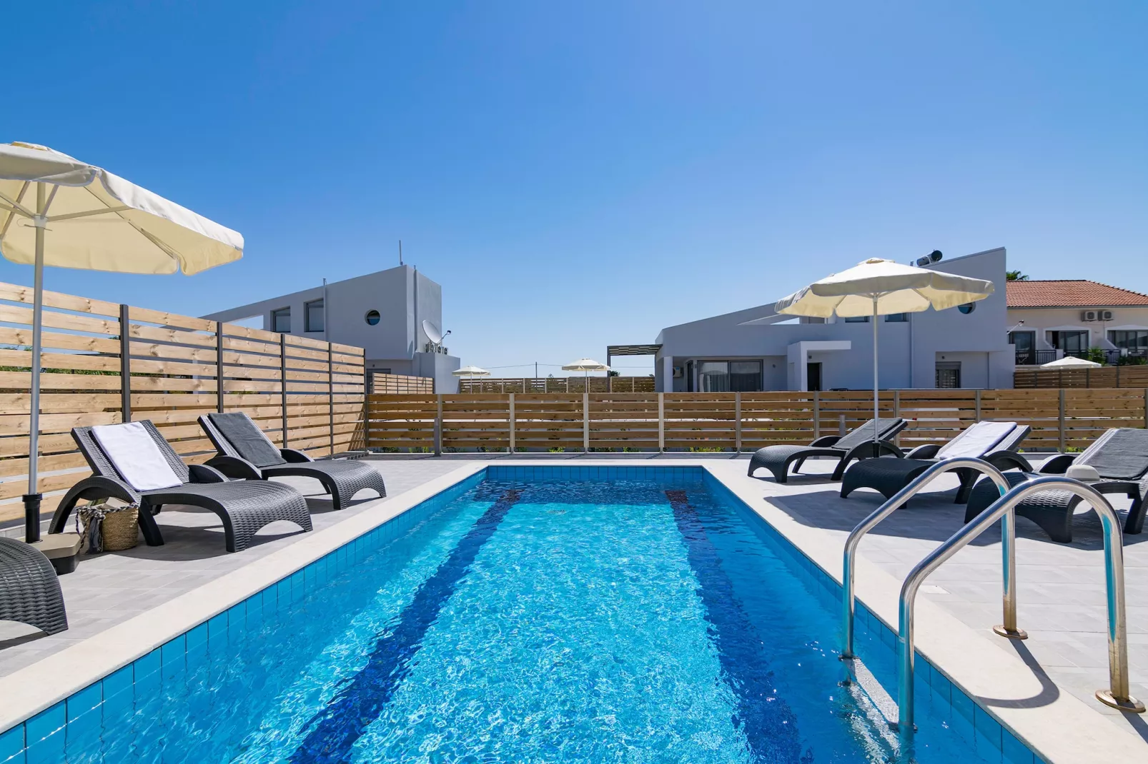 Blue Oyster Beach 4-Pool