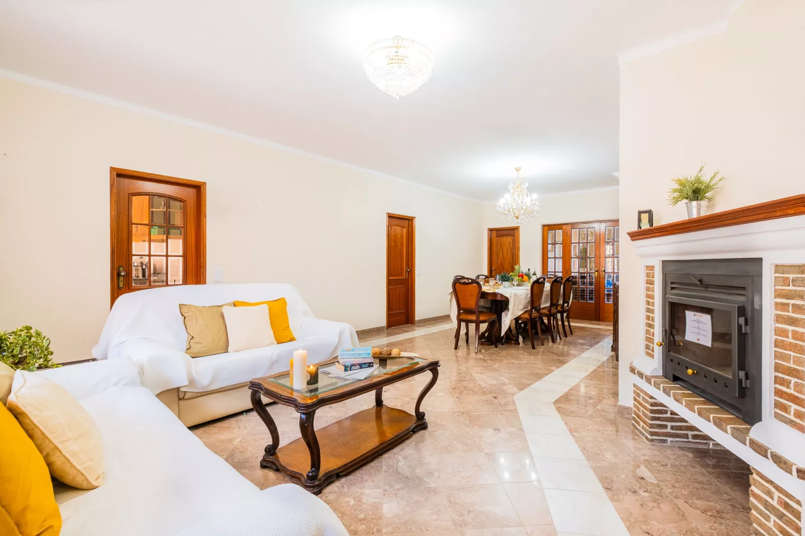 Villa La Digue-Living room