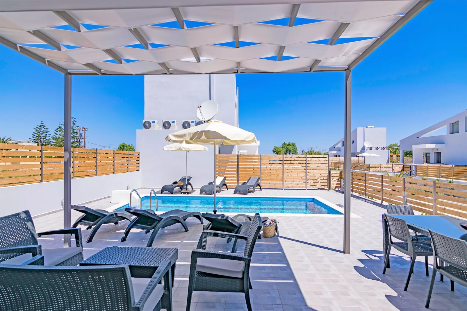 Blue Oyster Beach 6-Pool