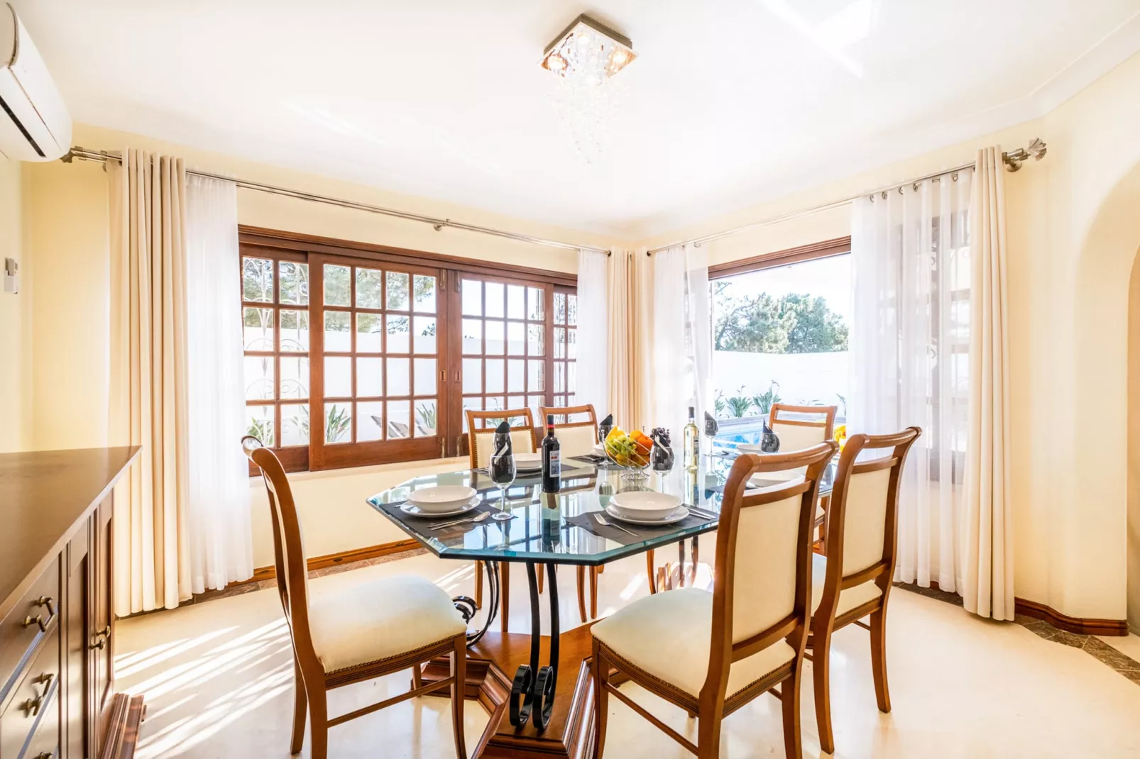 Villa Molucas-Dining room