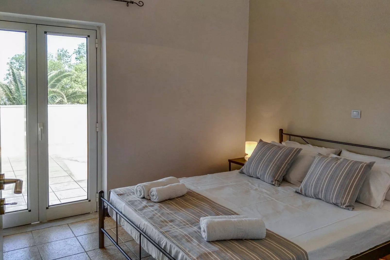 Almirikia-Bedroom