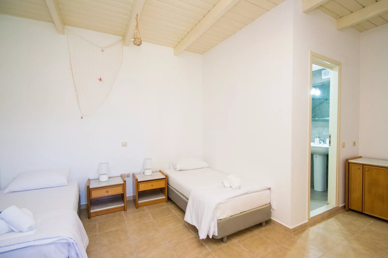 Almirikia-Bedroom