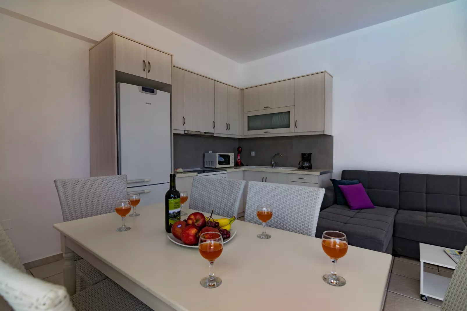 Almirikia-Living room