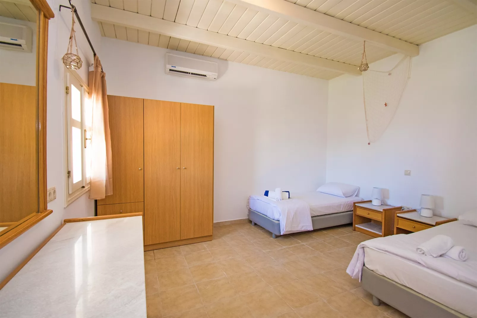Almirikia-Bedroom