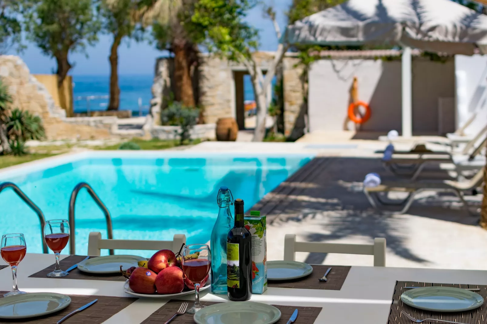 Almirikia-Pool