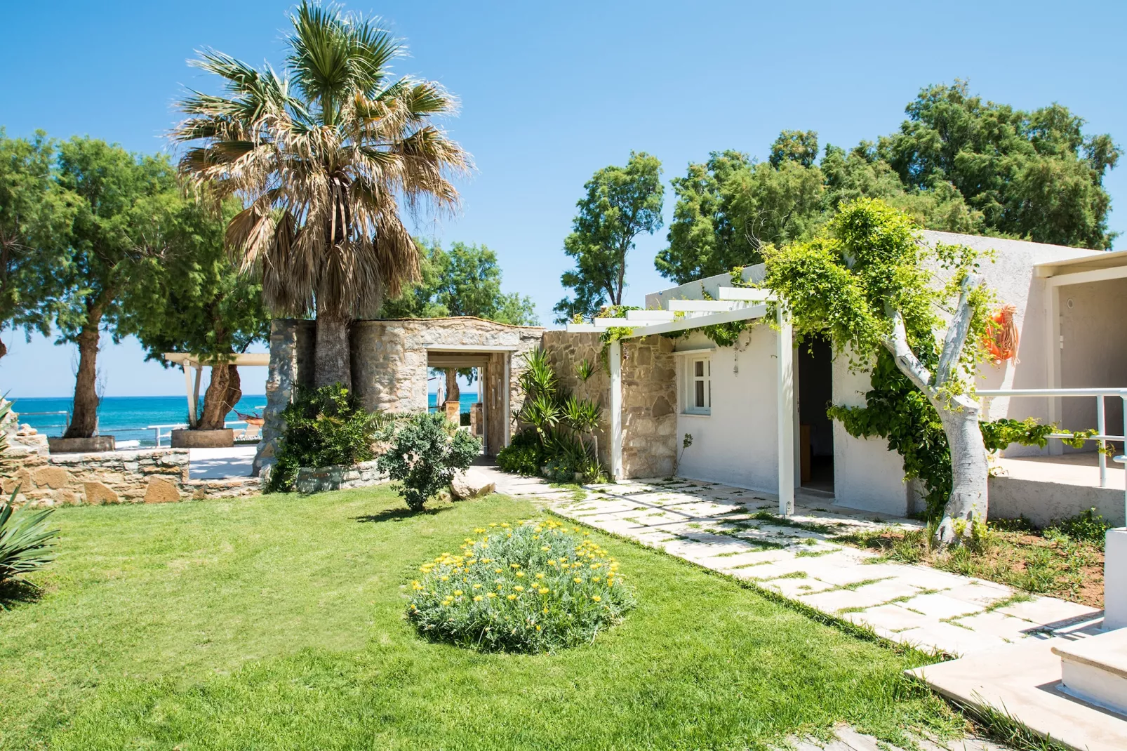 Almirikia-Gardens summer