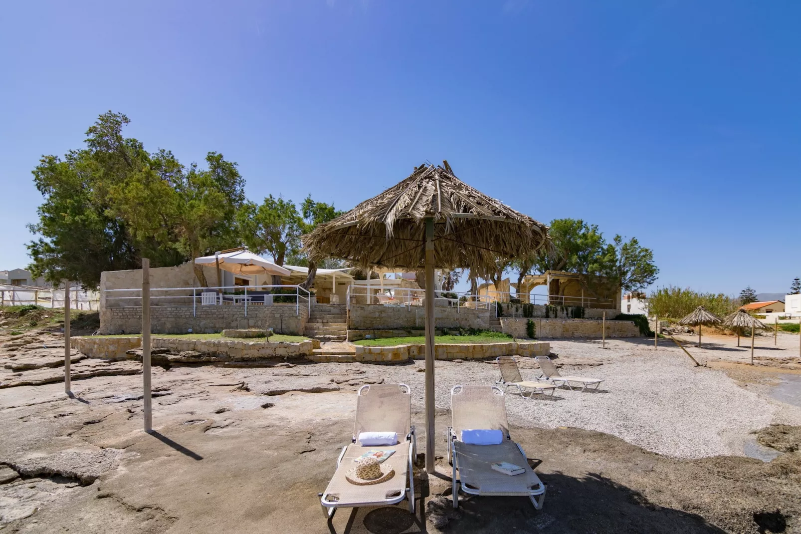 Almirikia-Outdoor