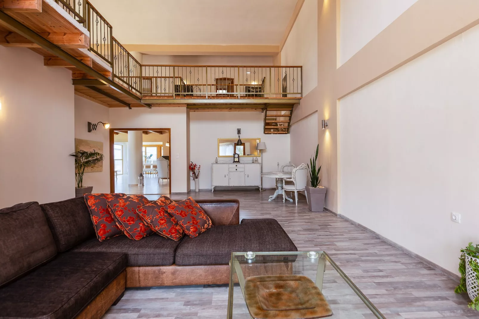 Golden Sand Beach villa-Living room