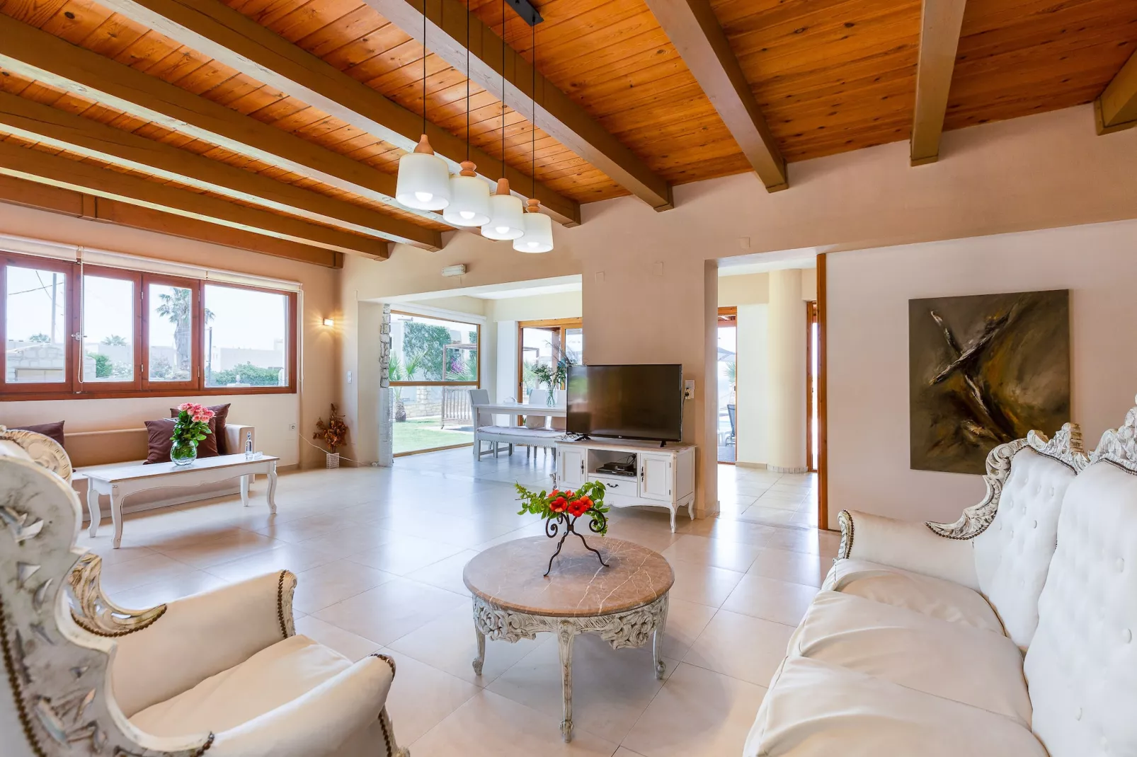 Golden Sand Beach villa-Living room