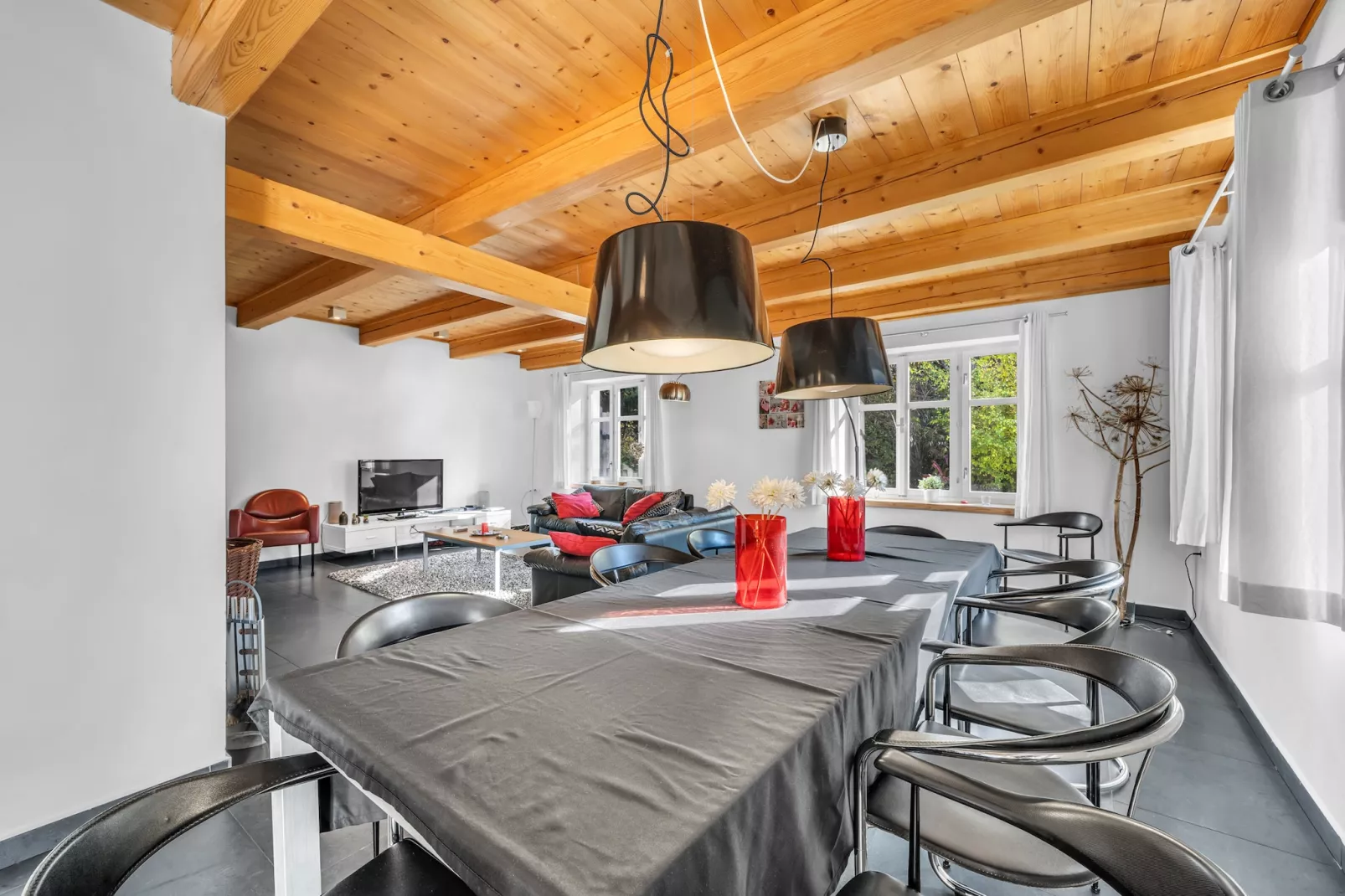 Mlade Buky KJH348-Dining room