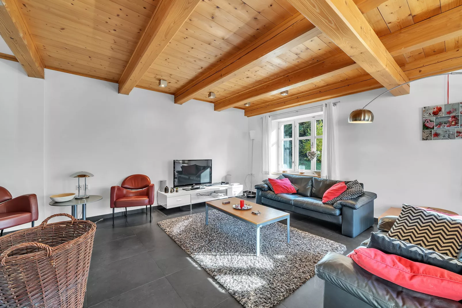 Mlade Buky KJH348-Living room