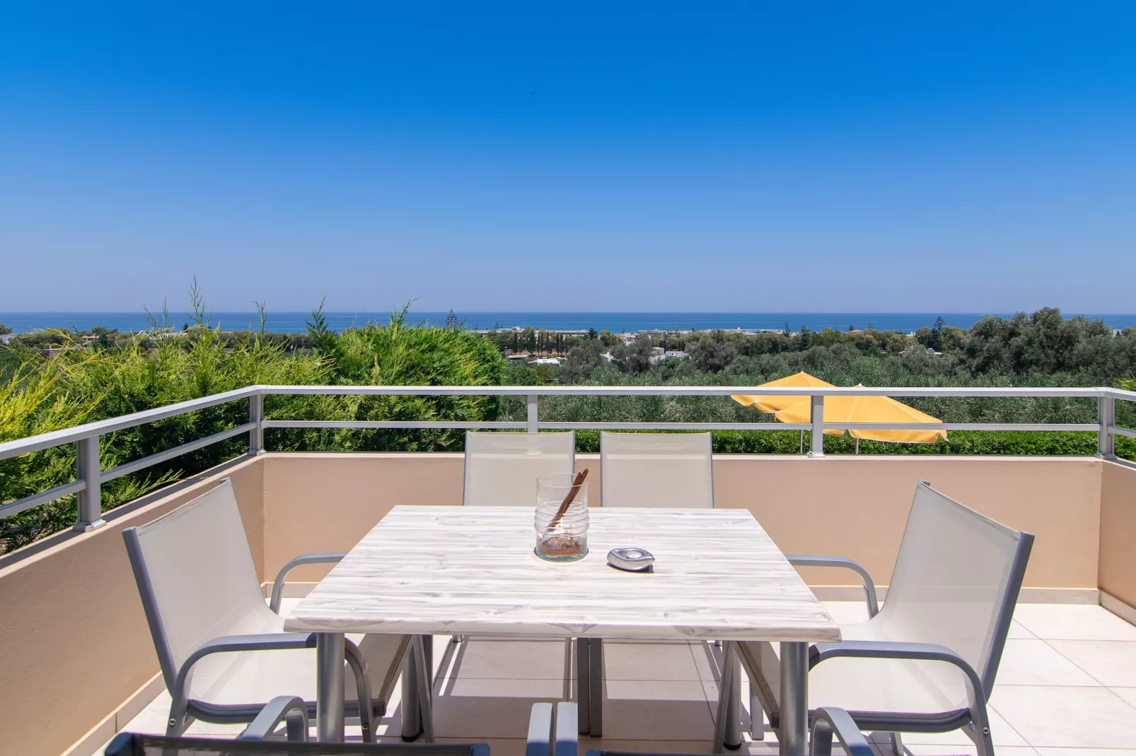 Yanni's 1-Terrassenbalkon