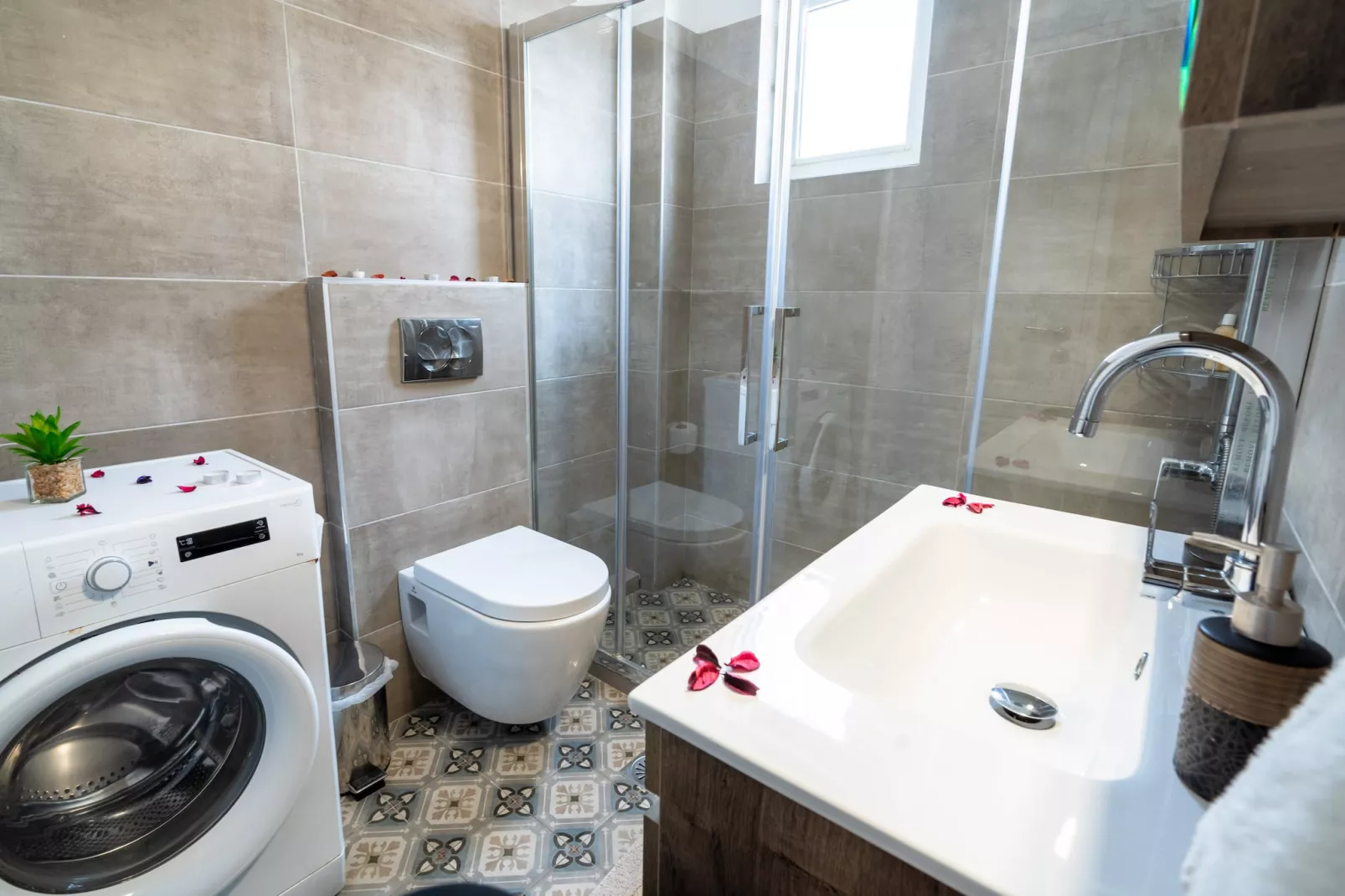 Ilias House-Bathroom