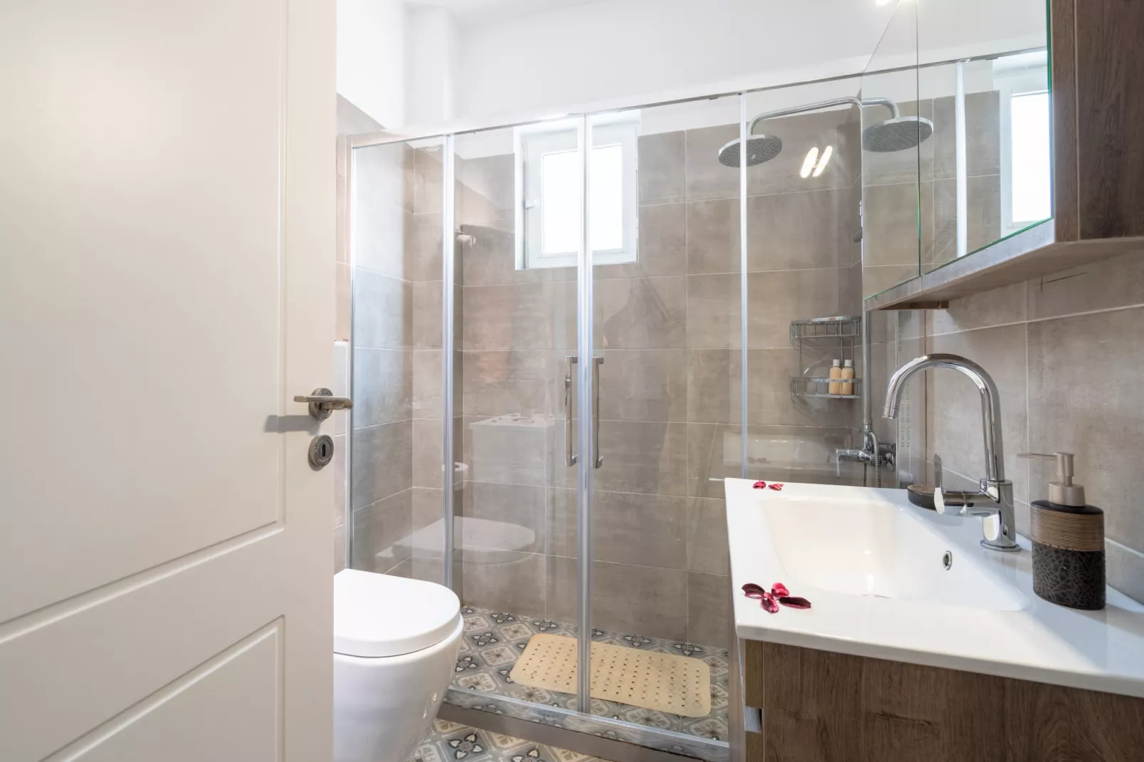 Ilias House-Bathroom