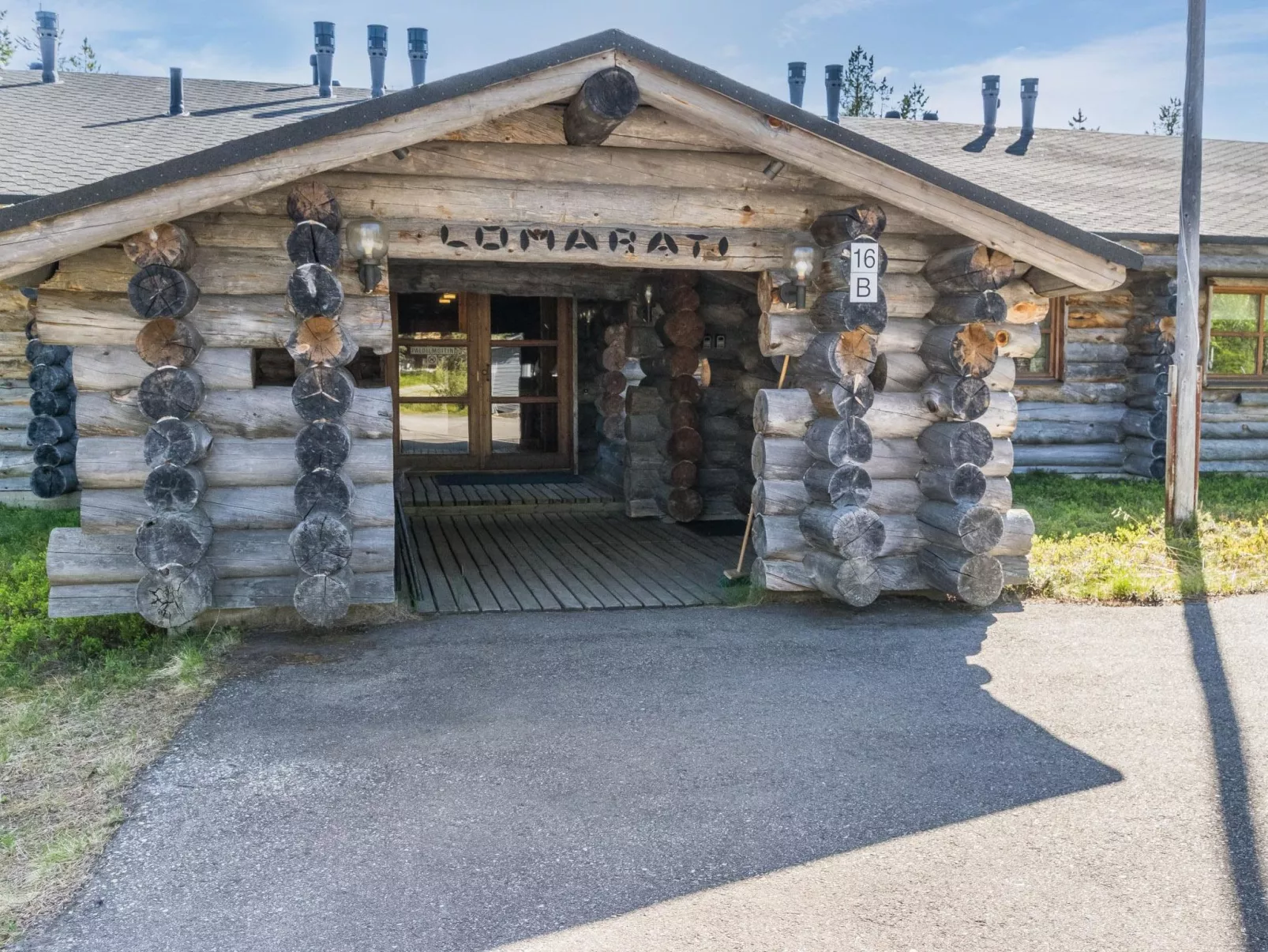 Lomarati 3-Outside