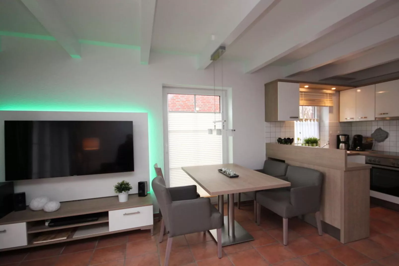 104172-Dining room