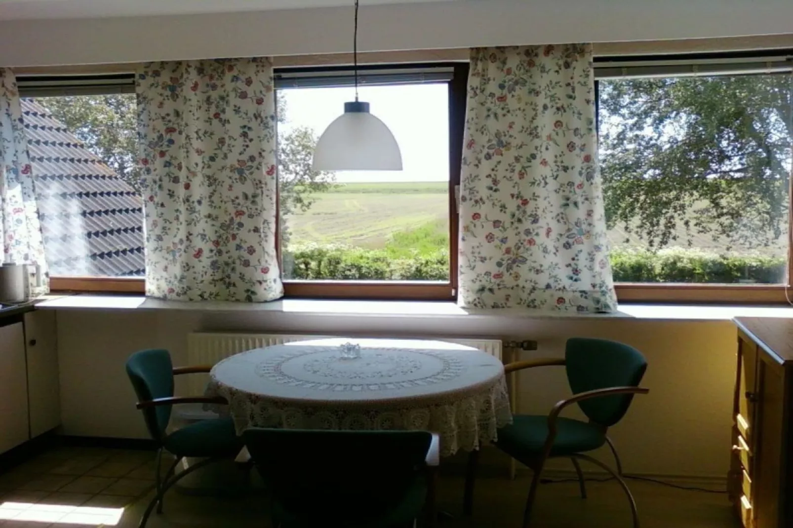 163050-Dining room