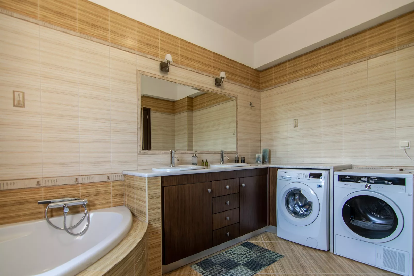 Iris Villa-Bathroom