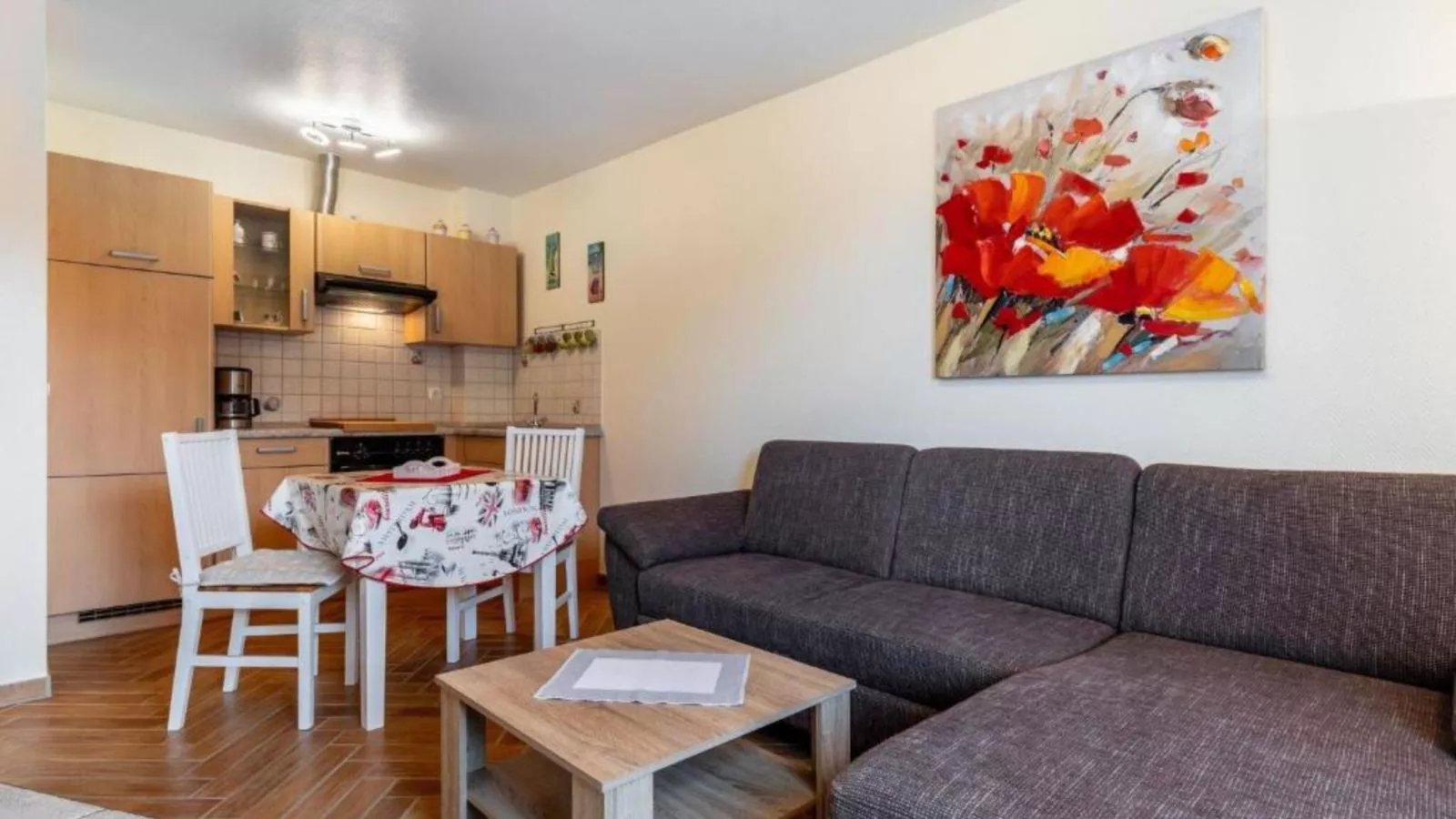 Laura 13-Living room
