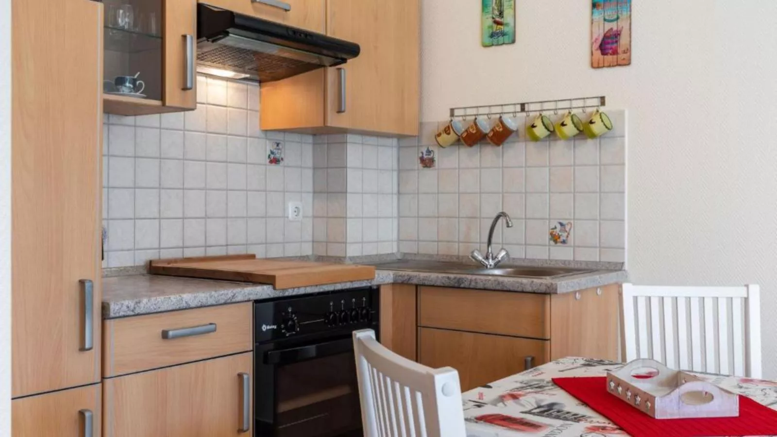 Laura 13-Kitchen