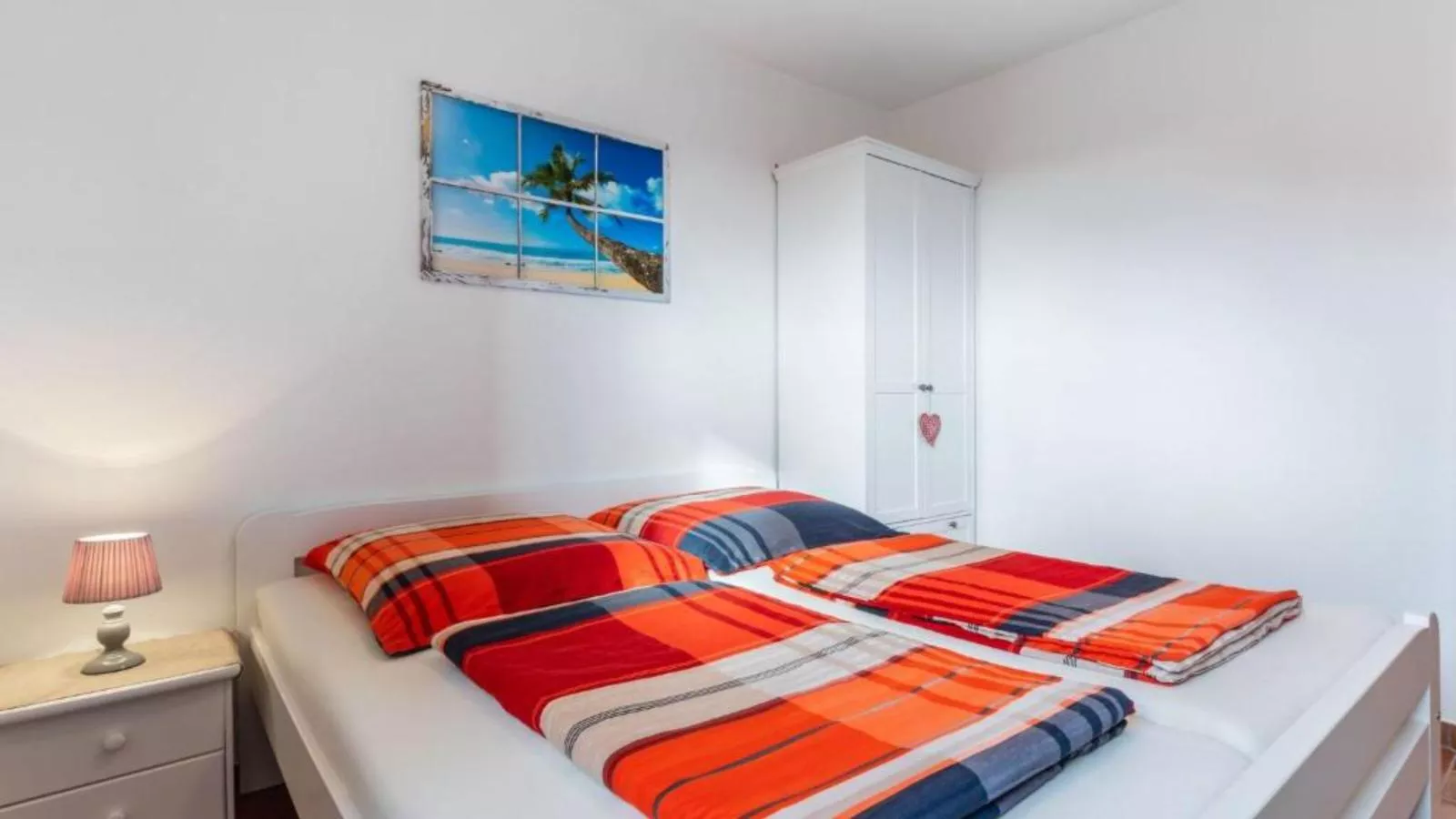 Laura 13-Bedroom