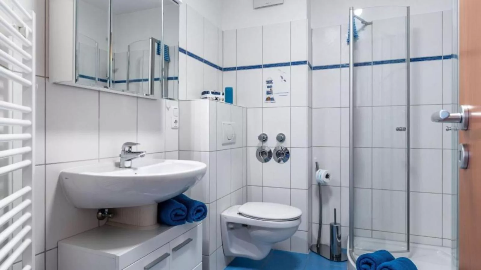 Laura 13-Bathroom